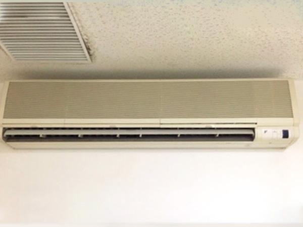 壁掛大型エアコン
