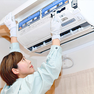 エアコンの組み立て